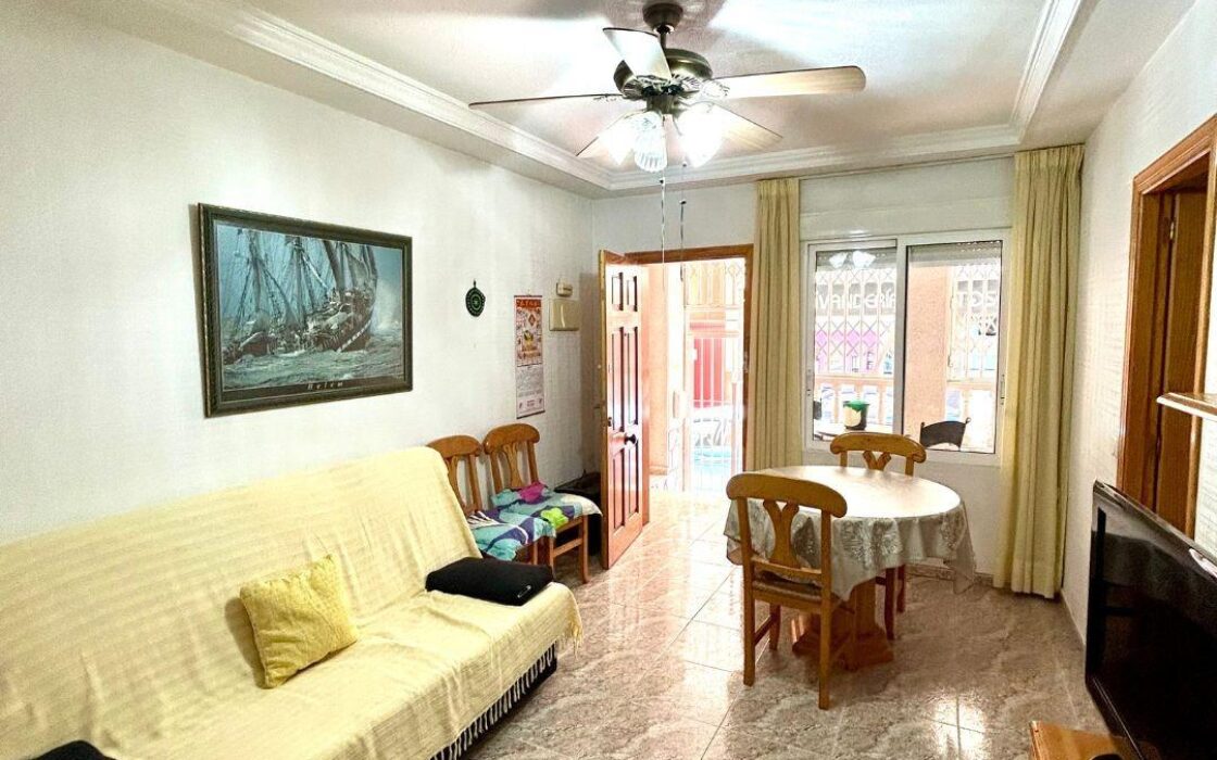 Апартаменты в Торревьехе 85 кв.м с террасой у моря