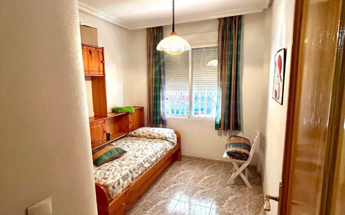 Апартаменты в Торревьехе 85 кв.м с террасой у моря