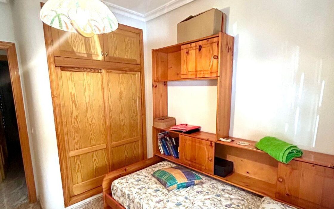 Апартаменты в Торревьехе 85 кв.м с террасой у моря