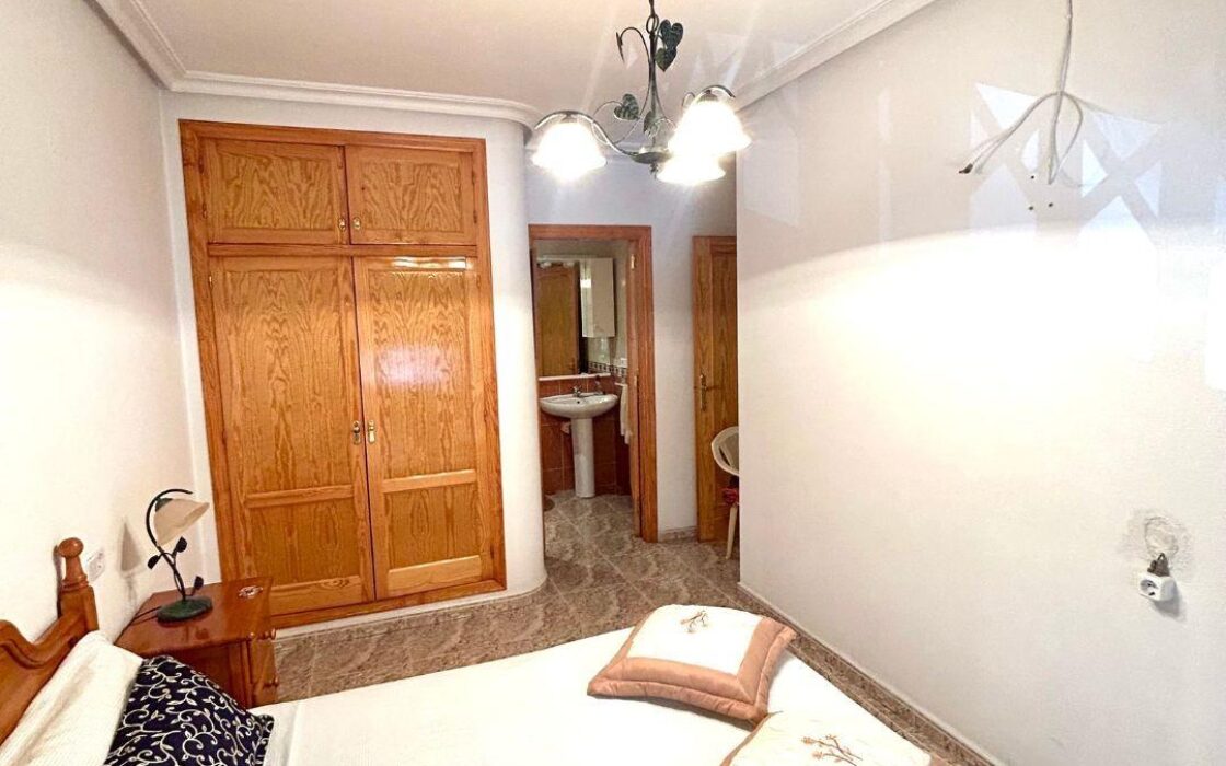 Апартаменты в Торревьехе 85 кв.м с террасой у моря