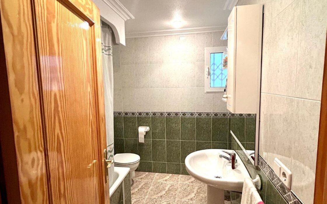 Апартаменты в Торревьехе 85 кв.м с террасой у моря