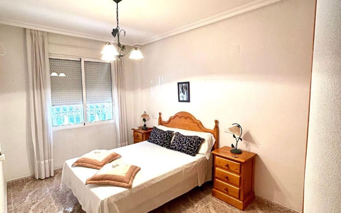 Апартаменты в Торревьехе 85 кв.м с террасой у моря