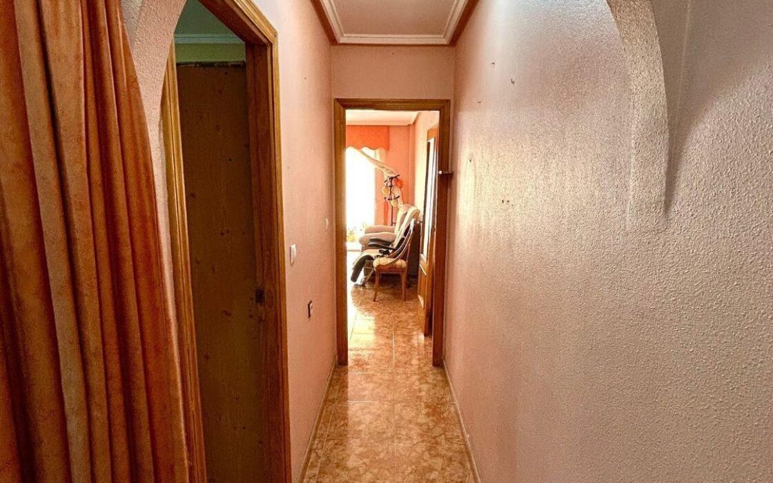 Апартамент в Торревьехе 68 кв.м с террасой у моря