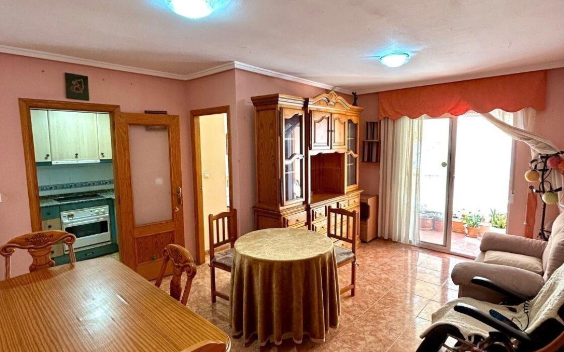 Апартамент в Торревьехе 68 кв.м с террасой у моря