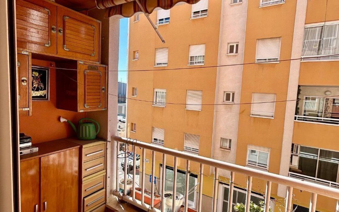 Апартамент в Торревьехе 68 кв.м с террасой у моря