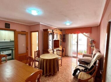 Апартамент в Торревьехе 68 кв.м с террасой у моря