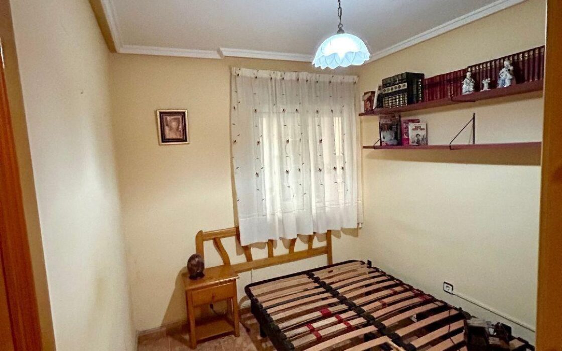 Апартамент в Торревьехе 68 кв.м с террасой у моря