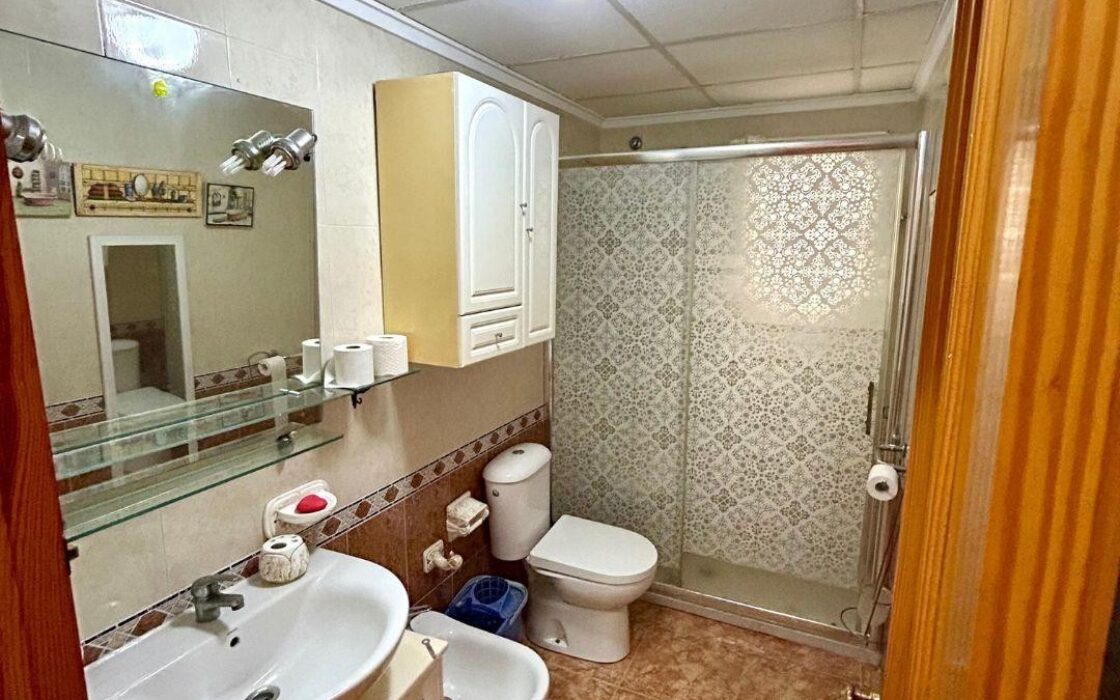 Апартамент в Торревьехе 68 кв.м с террасой у моря