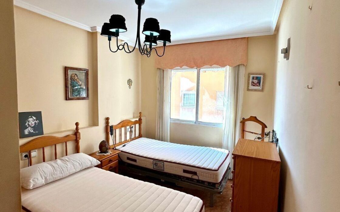 Апартамент в Торревьехе 68 кв.м с террасой у моря