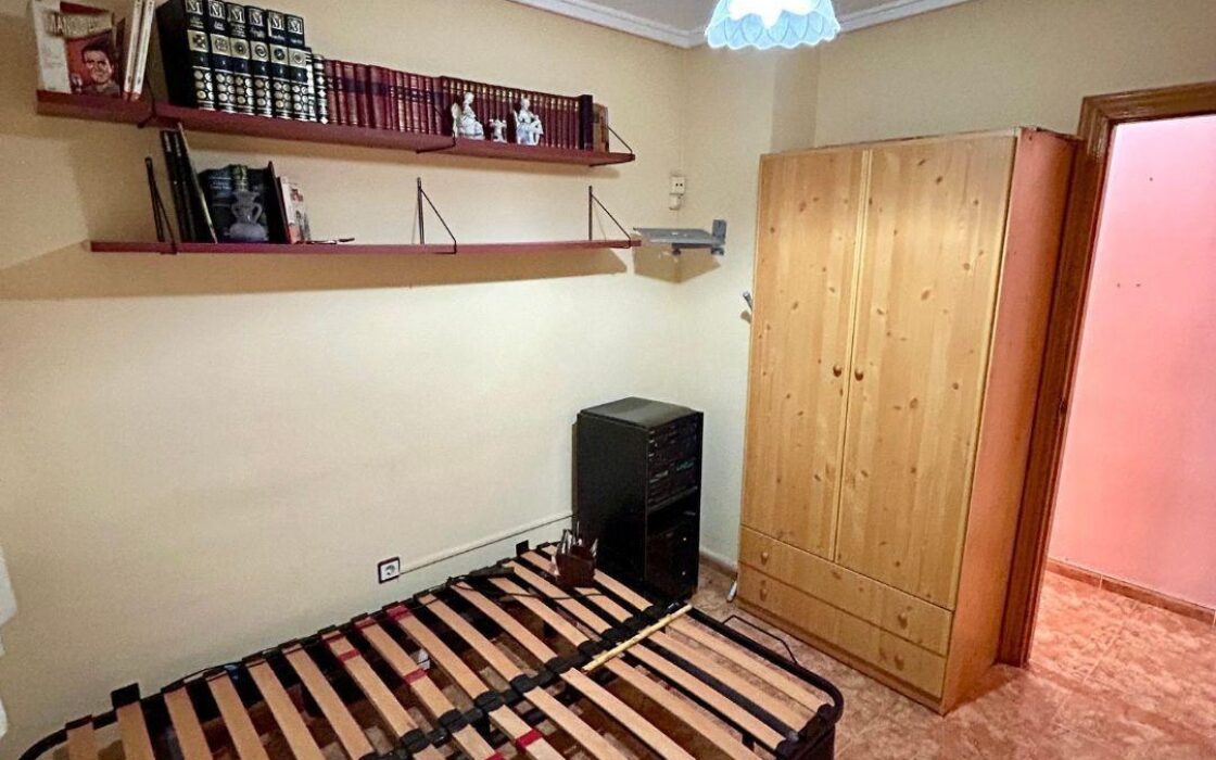 Апартамент в Торревьехе 68 кв.м с террасой у моря