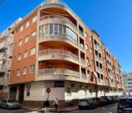 Апартамент в Торревьехе 68 кв.м с террасой у моря