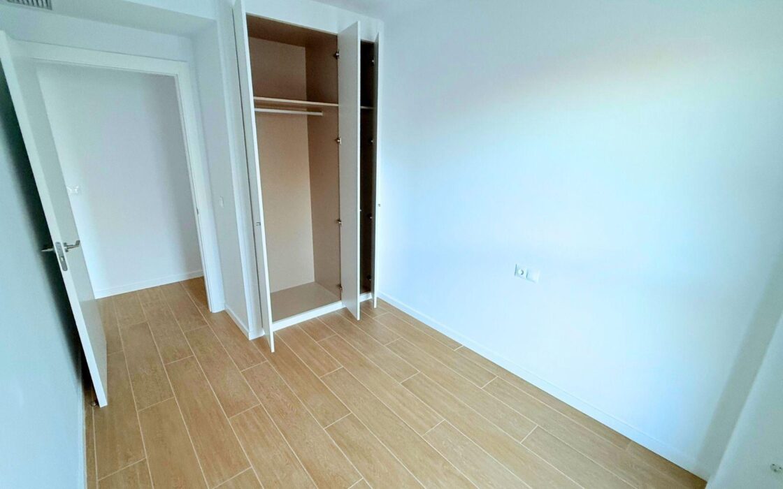 Сучасна квартира в Дении 81 кв.м з терасою біля моря