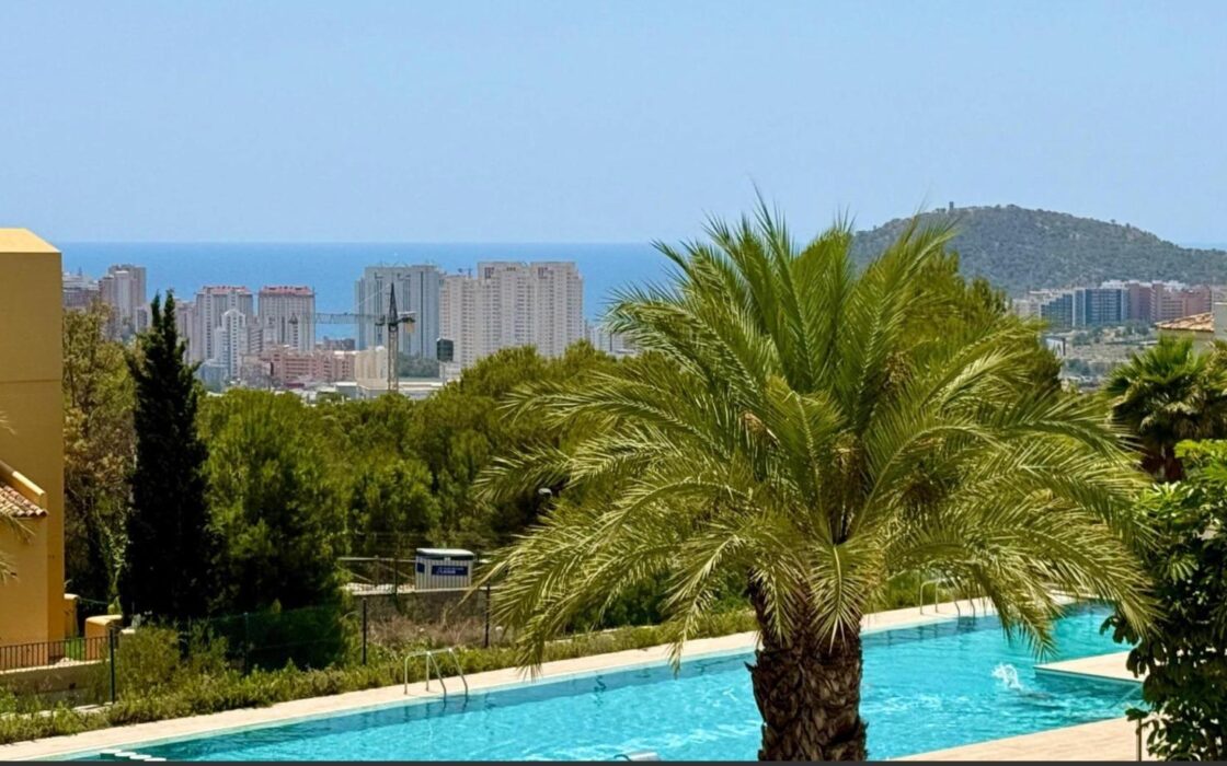 Нова квартира біля моря у Фінестраті з терасою та басейном