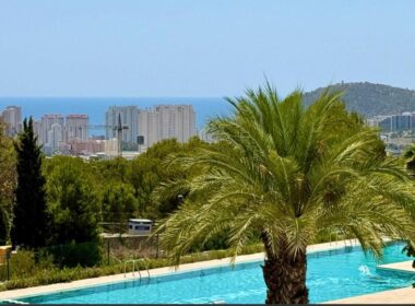 Нова квартира у моря в Финестрате з терасою та басейном