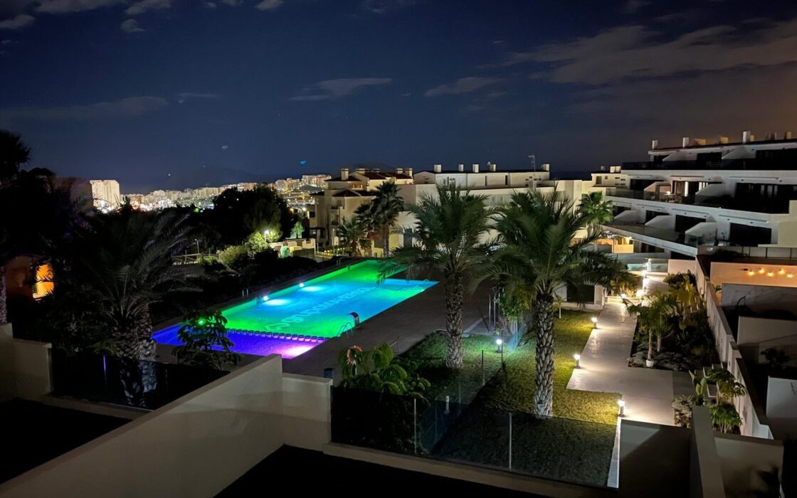 Нова квартира біля моря у Фінестраті з терасою та басейном