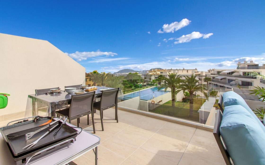 Нова квартира біля моря у Фінестраті з терасою та басейном