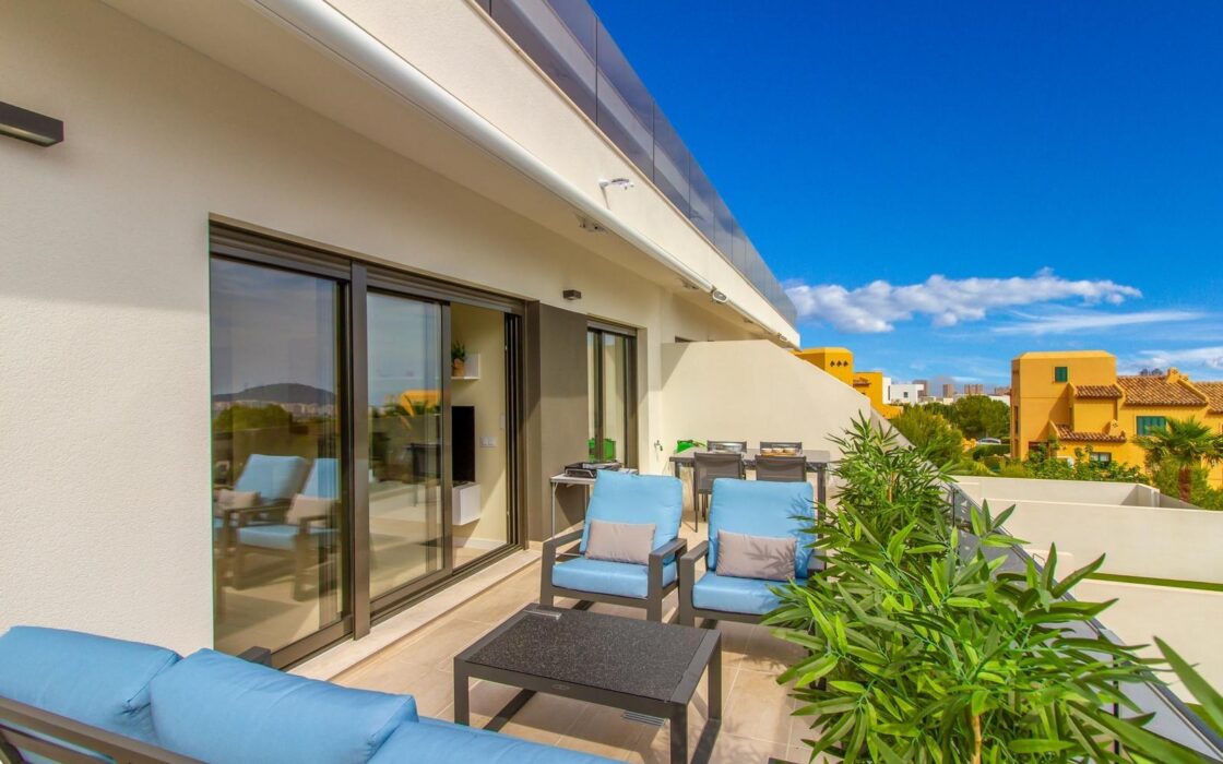 Нова квартира біля моря у Фінестраті з терасою та басейном