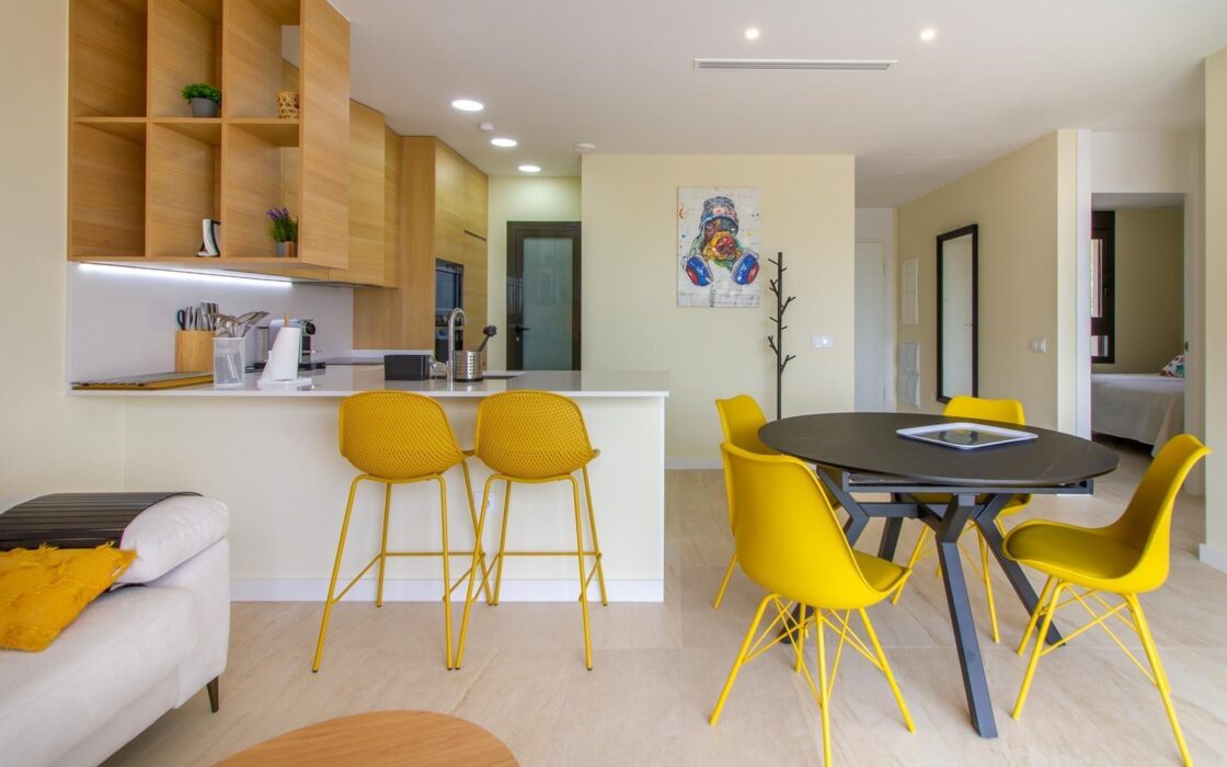 Нова квартира біля моря у Фінестраті з терасою та басейном