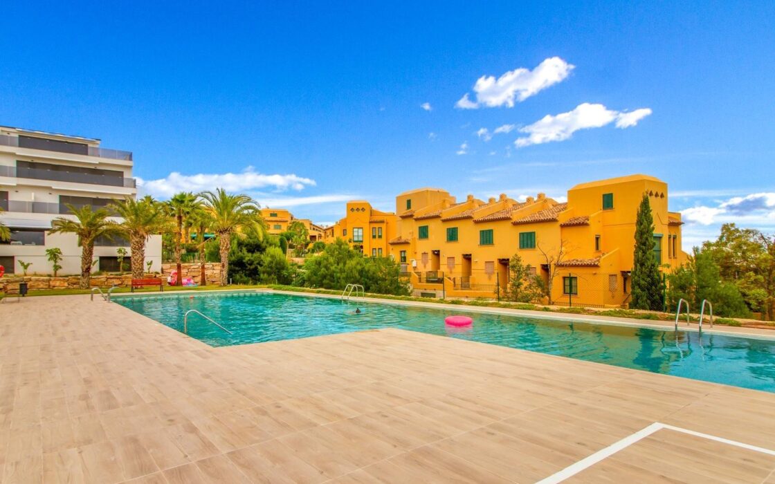 Нова квартира біля моря у Фінестраті з терасою та басейном