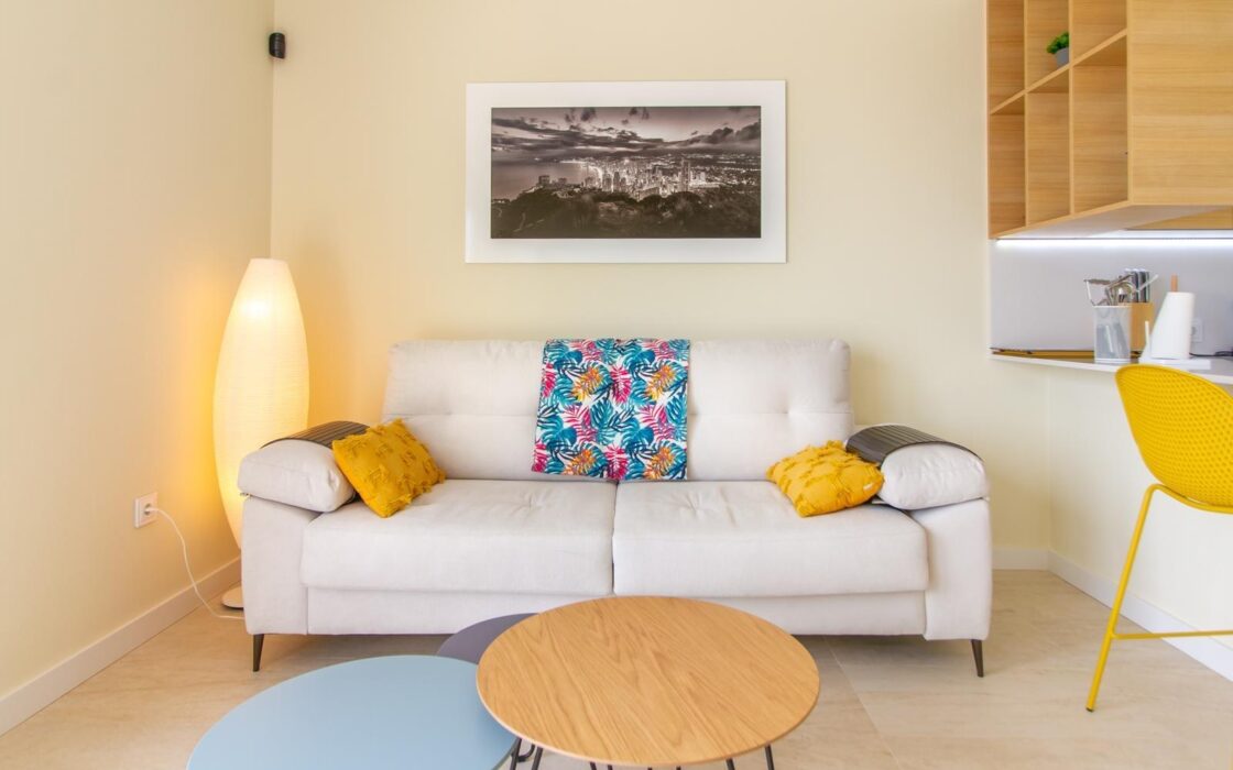 Нова квартира біля моря у Фінестраті з терасою та басейном