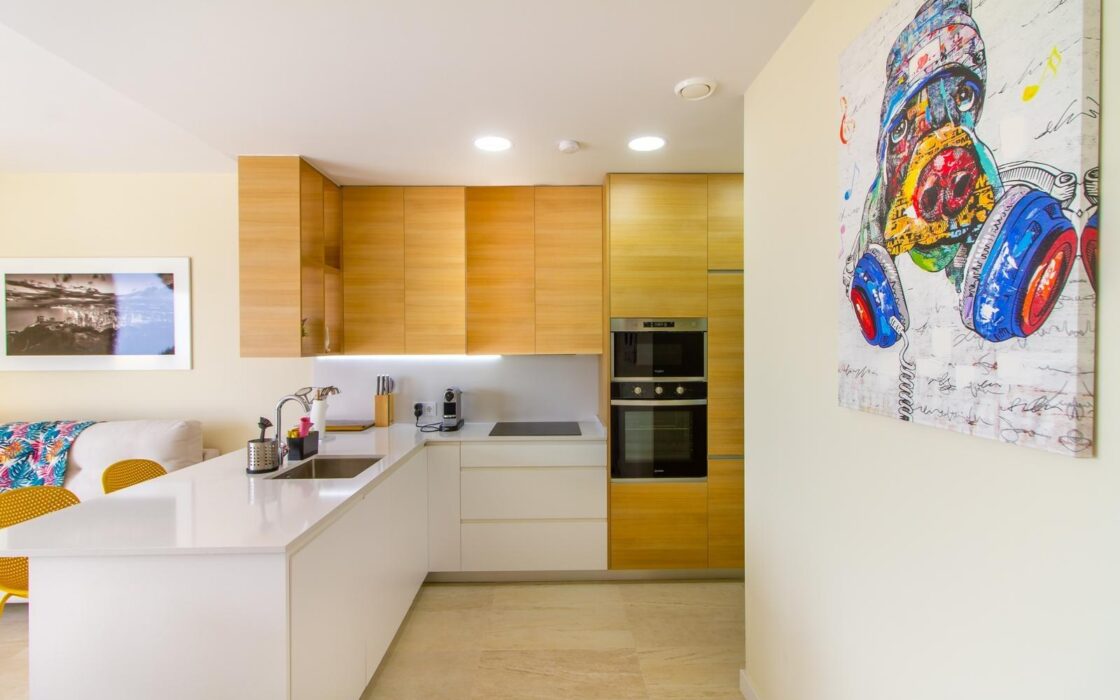 Нова квартира біля моря у Фінестраті з терасою та басейном