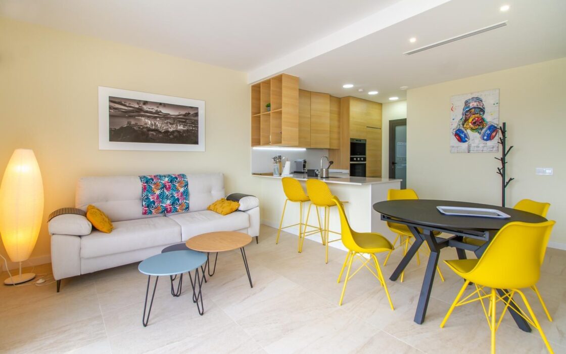 Нова квартира біля моря у Фінестраті з терасою та басейном