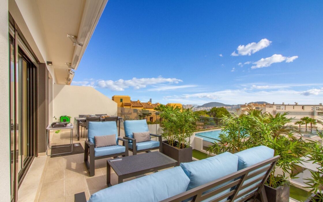 Нова квартира біля моря у Фінестраті з терасою та басейном