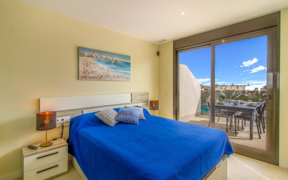 Нова квартира біля моря у Фінестраті з терасою та басейном