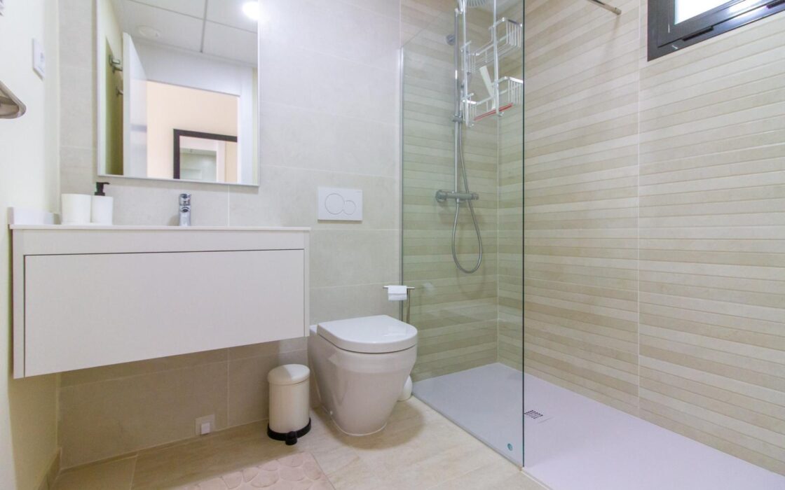 Нова квартира біля моря у Фінестраті з терасою та басейном