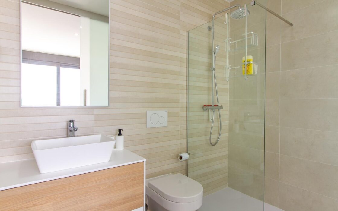 Нова квартира біля моря у Фінестраті з терасою та басейном