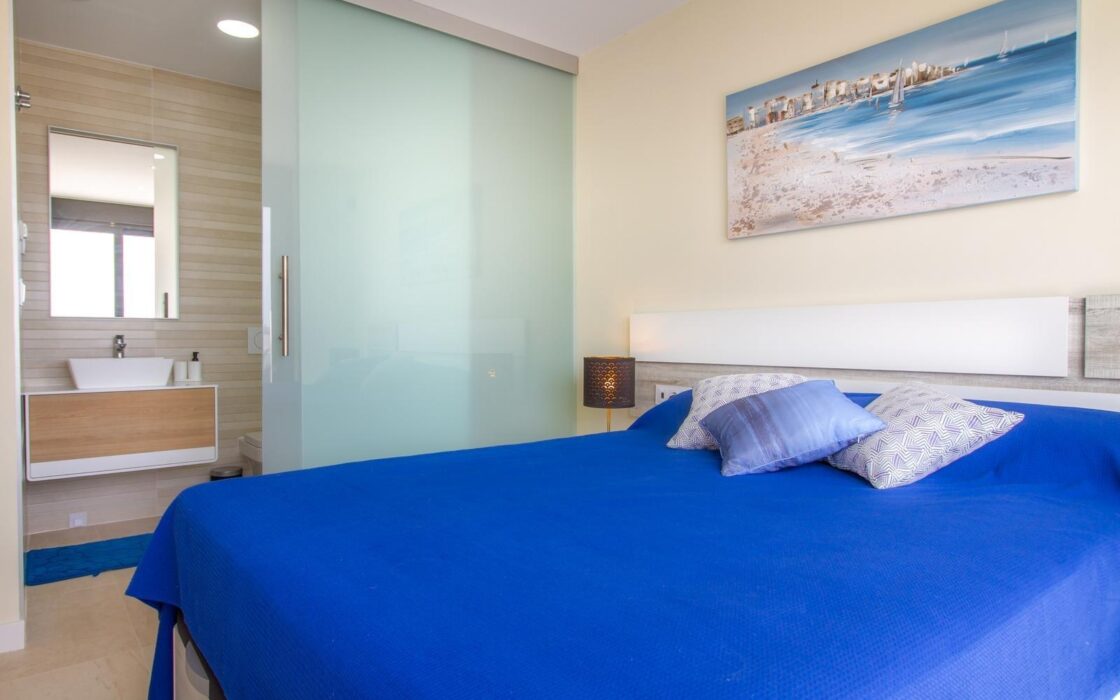 Нова квартира біля моря у Фінестраті з терасою та басейном