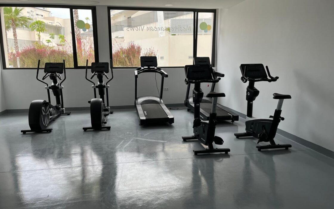 Нова квартира біля моря у Фінестраті з терасою та басейном