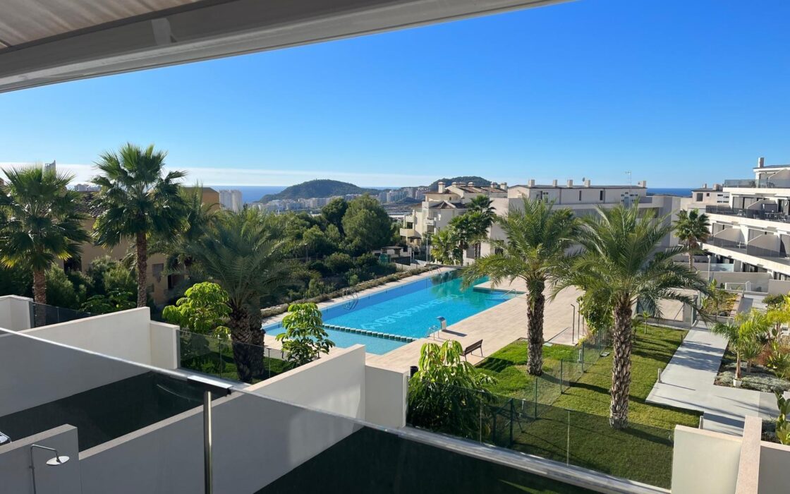 Нова квартира біля моря у Фінестраті з терасою та басейном