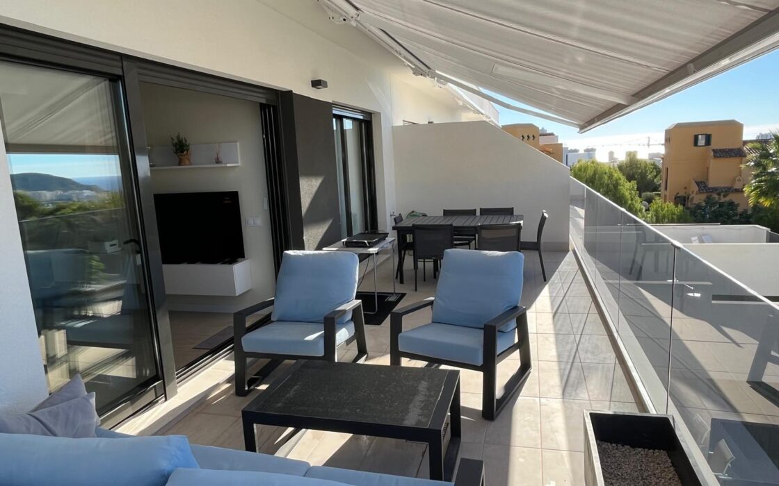 Нова квартира біля моря у Фінестраті з терасою та басейном