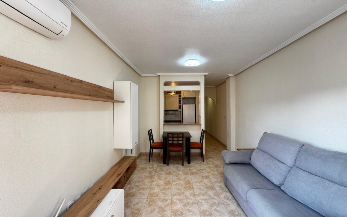 Апартаменты 70 кв.м в Торревьехе с бассейном у пляжа