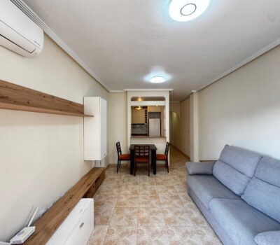 Апартаменти 70 кв.м в Торрев’єсі з басейном біля пляжу