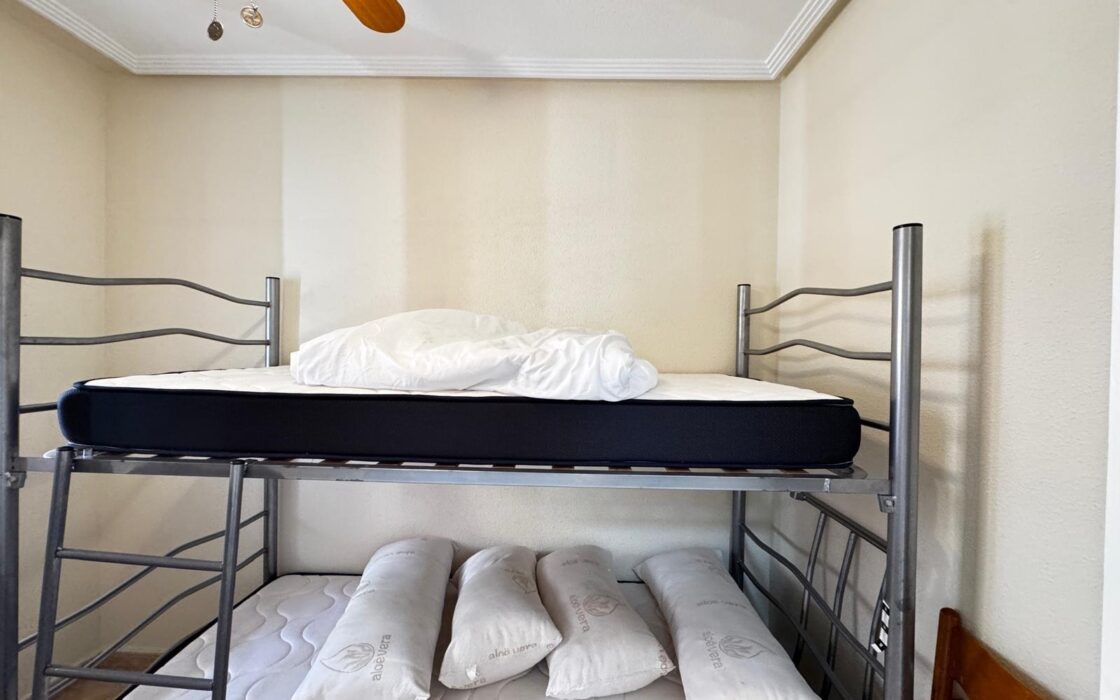 Апартаменты 70 кв.м в Торревьехе с бассейном у пляжа