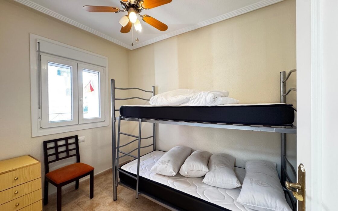 Апартаменты 70 кв.м в Торревьехе с бассейном у пляжа