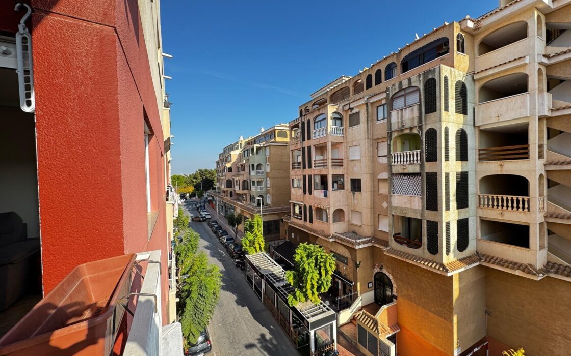 Апартаменты 70 кв.м в Торревьехе с бассейном у пляжа