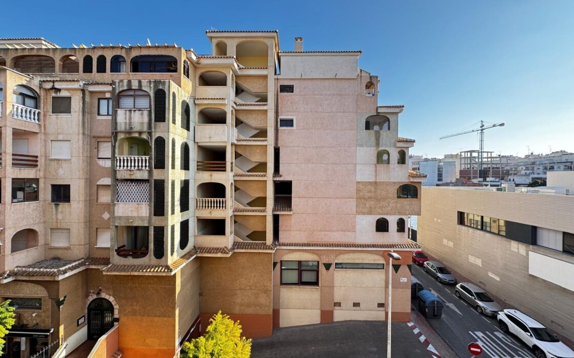 Апартаменты 70 кв.м в Торревьехе с бассейном у пляжа