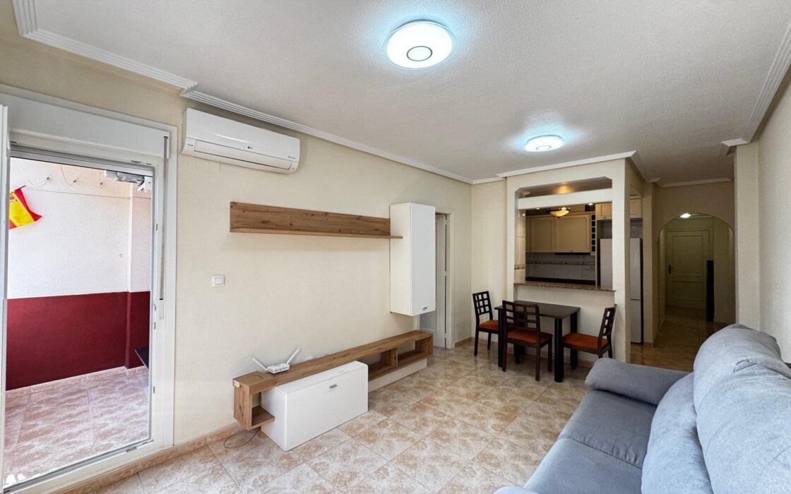 Апартаменты 70 кв.м в Торревьехе с бассейном у пляжа