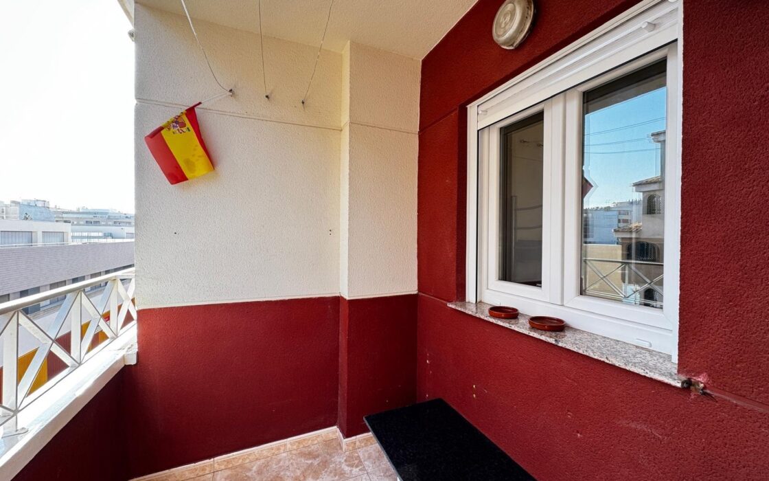 Апартаменты 70 кв.м в Торревьехе с бассейном у пляжа