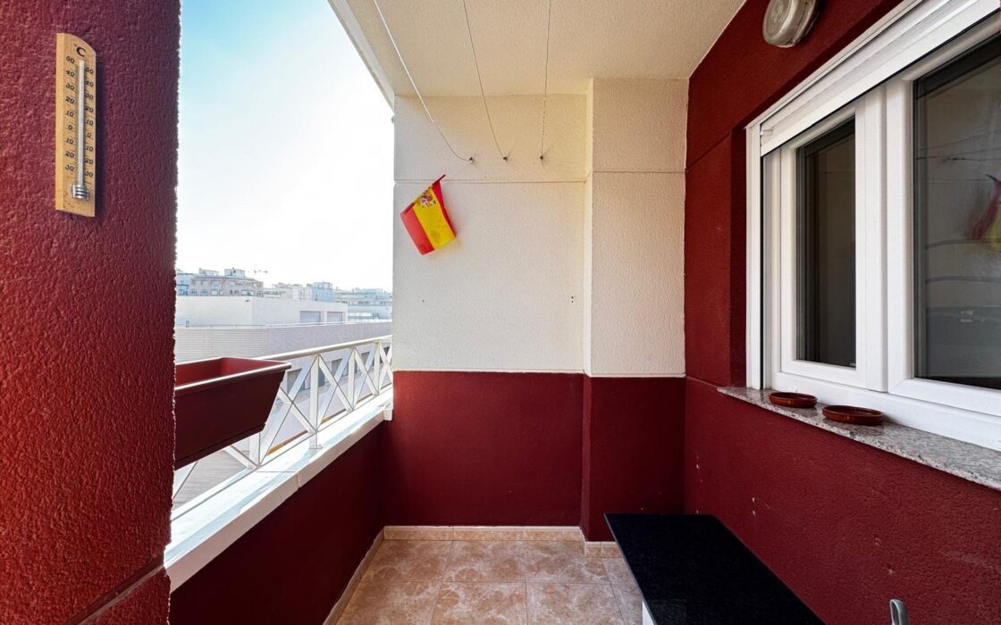 Апартаменты 70 кв.м в Торревьехе с бассейном у пляжа