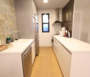 Трикімнатні апартаменти в Ориуэла Коста з терасою біля моря