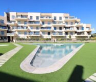 Трикімнатні апартаменти в Ориуэла Коста з терасою біля моря