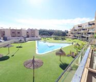 Трикімнатні апартаменти в Ориуэла Коста з терасою біля моря