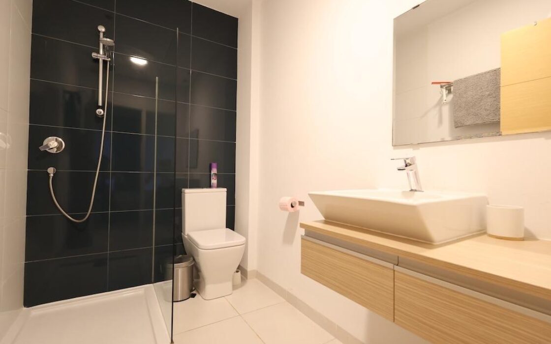 Трикімнатні апартаменти в Ориуэла Коста з терасою біля моря