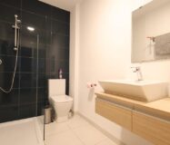 Трикімнатні апартаменти в Ориуэла Коста з терасою біля моря