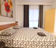 Трикімнатні апартаменти в Ориуэла Коста з терасою біля моря