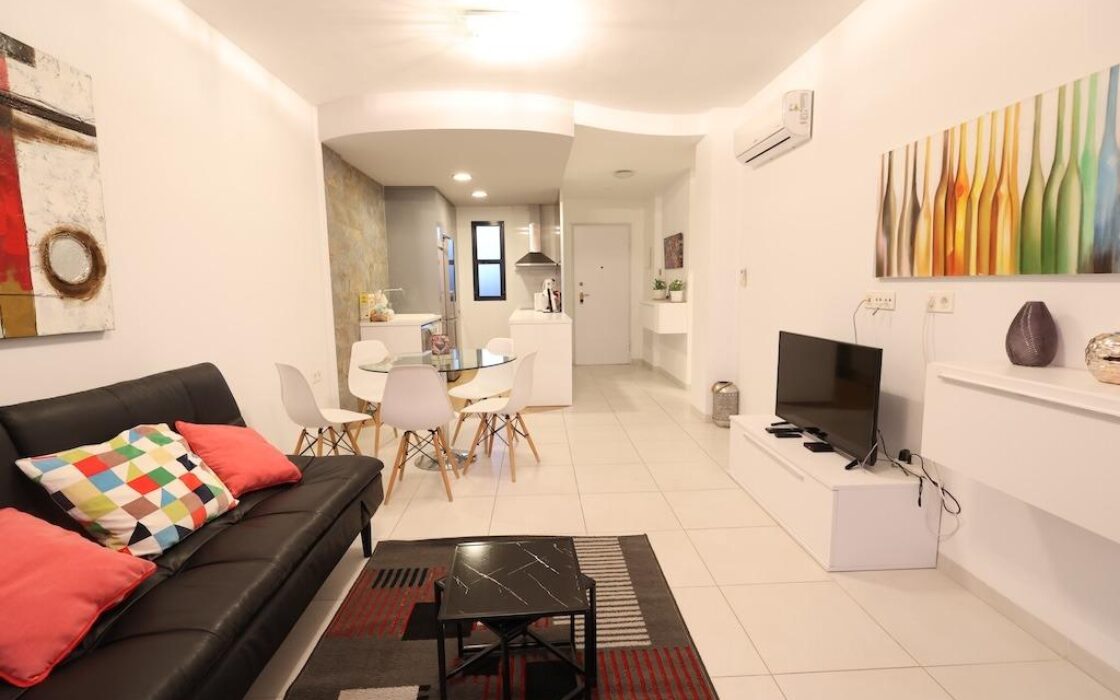 Трикімнатні апартаменти в Ориуэла Коста з терасою біля моря